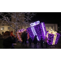 Световые 3 подарка с мишурой